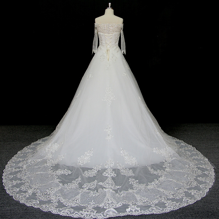 Gyöngyös közepes Csipke-up Formális Hosszú Illúzió ujjú Esküvői ruha