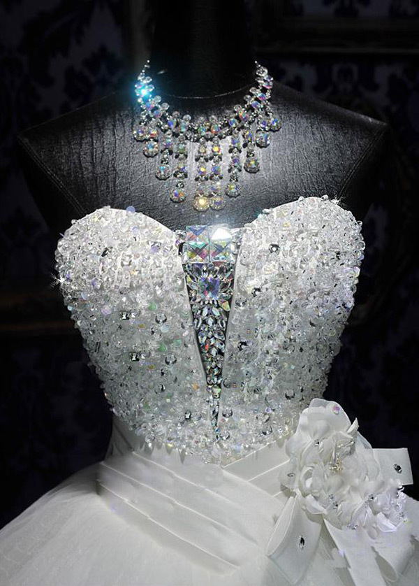 Herz-Ausschnitt Tüll Perlen Ärmellos Natürliche Taille Prinzessin Brautkleid