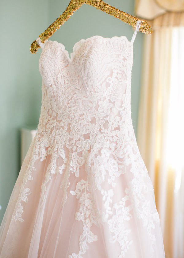 Lace Overlay Sweep Train Applique Elegant A-Line Lace Wedding Dress