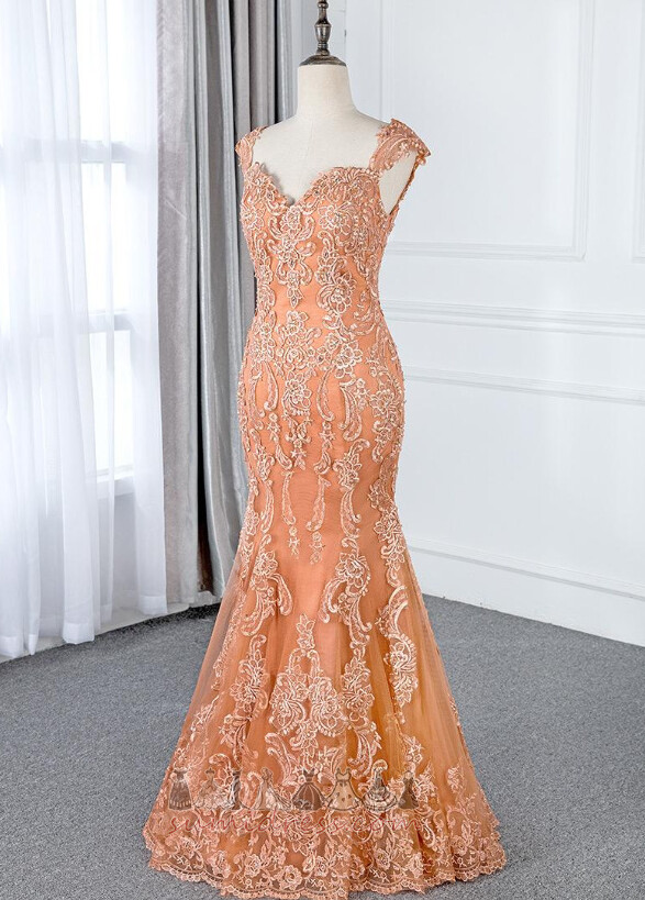 Lang Blonder overlegg Lace Elegante Timeglass Natural Midje Mor kjole