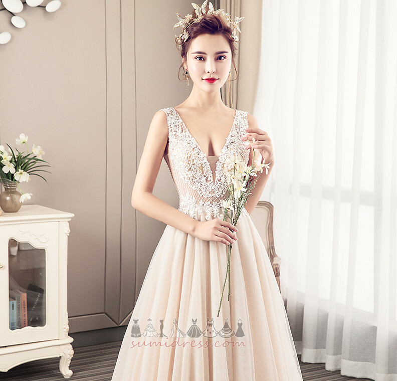 Lång V-ringning Ärmlös Appliqués Tyll Rygglös Bröllopsklänning