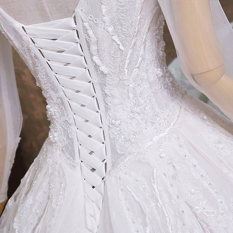 Robe de mariée Appliques Col en V Traîne Royal Naturel A-ligne Chaîne