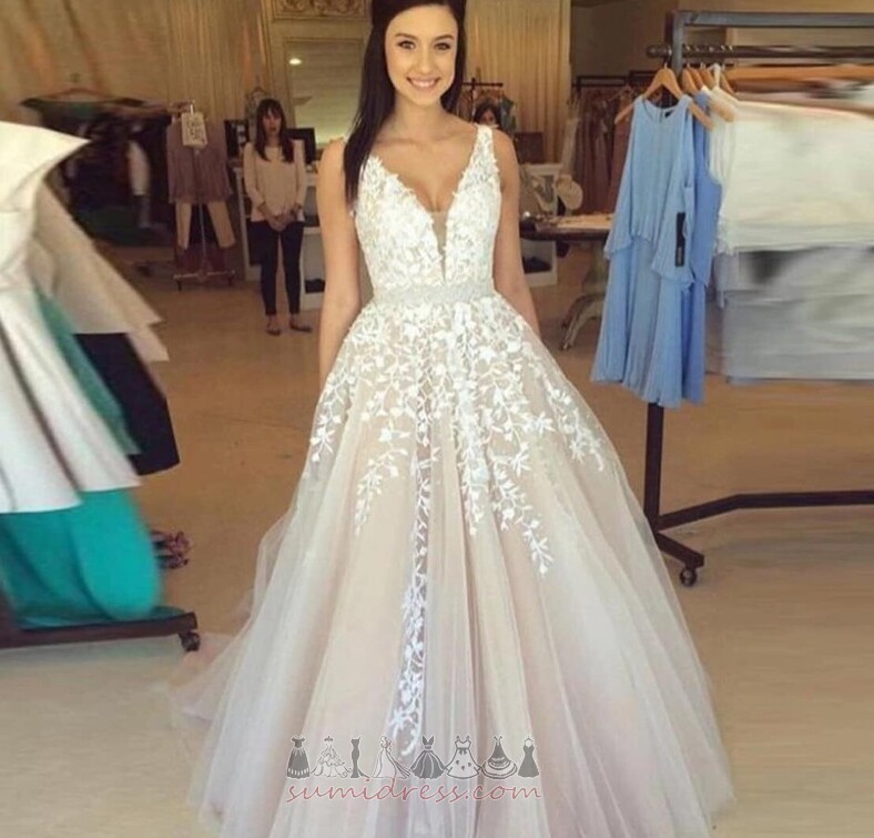 Tyll Sopa Tåg Rygglös V-ringning Ärmlös Strand Bröllopsklänning